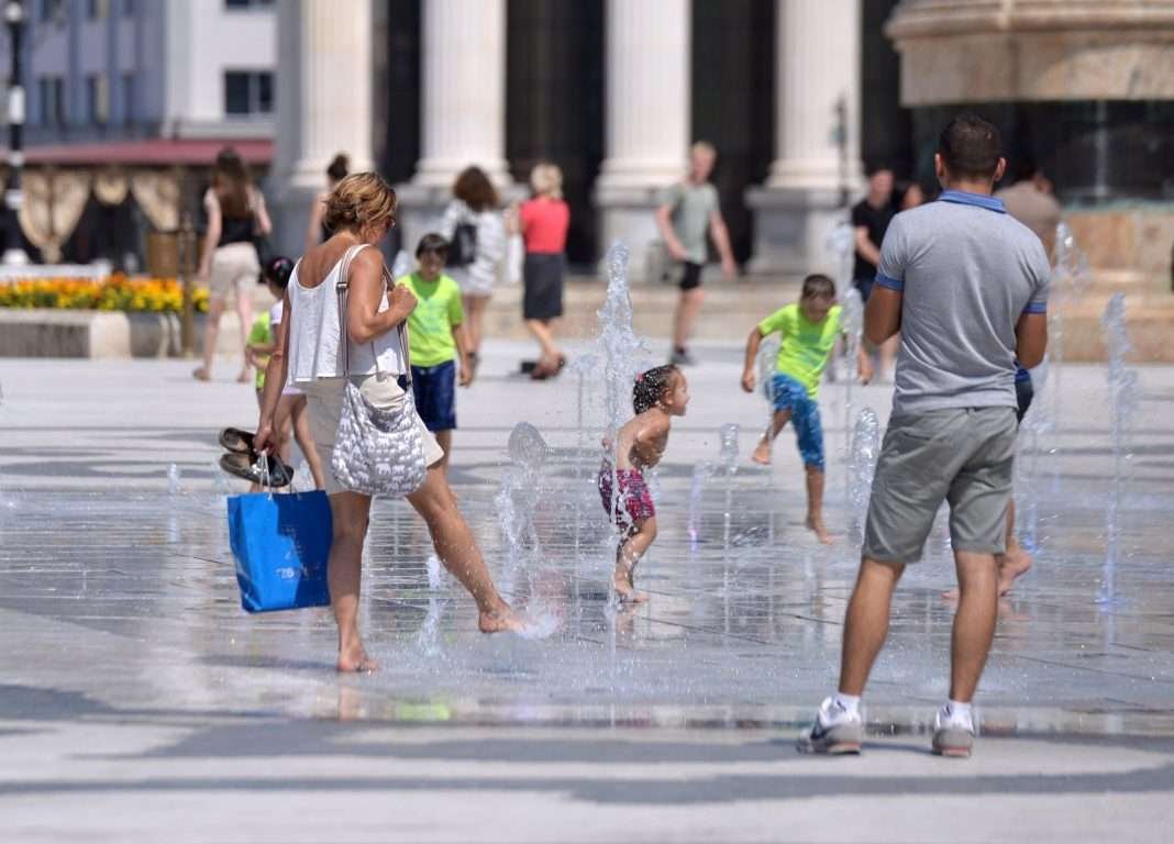 Maqedonia e Veriut në fazën portokalli  temperatura deri në 40 gradë