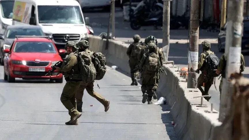 Ushtria izraelite tërhiqet nga kampi i refugjatëve në Qalandia pasi plagosi 51 palestinezë