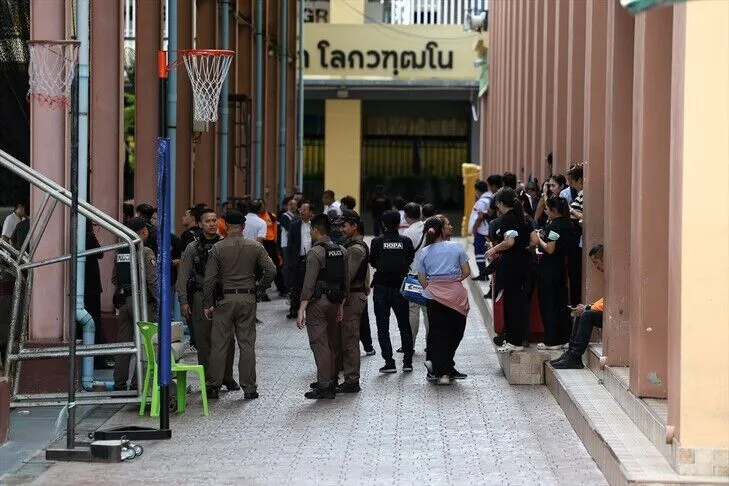 Tajlandë  të paktën shtatë të vdekur dhe 15 të plagosur nga të shtënat në një shkollë