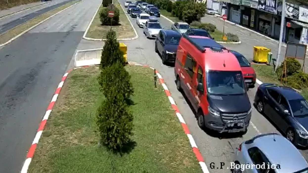 Pritje deri në tre orë në pikat kufitare Bogorodicë dhe Dojran  fluks i shtuar i automjeteve edhe në Tabanoc