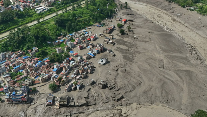  VIDEO  Pamje të frikshme nga Nepali  momentin kur përmbytjet e menjëhershme marrin para gjithçka