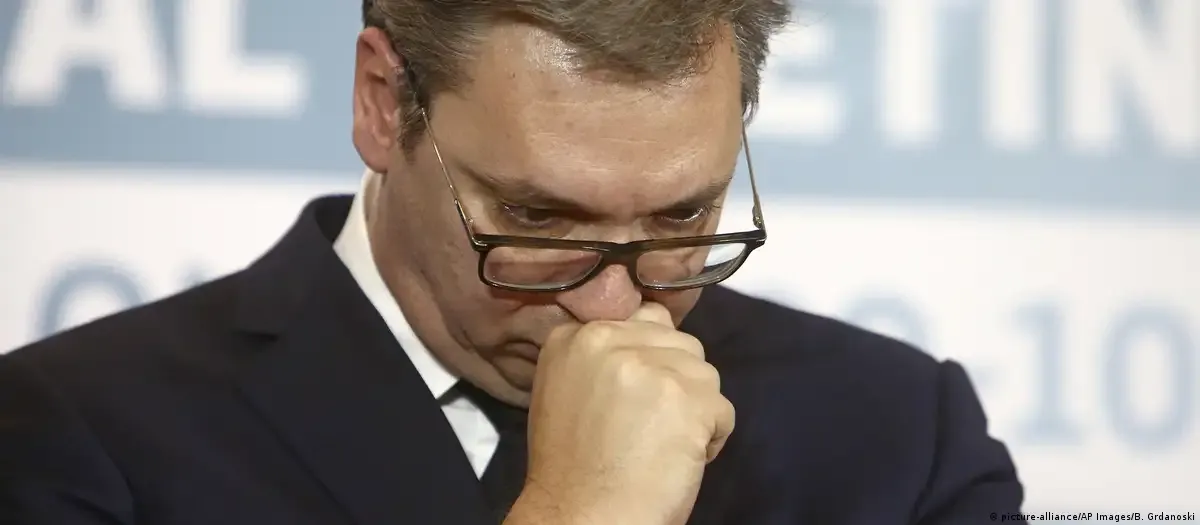 Serbia mbron kriminelin  Vuçiq  Mladiqin do ta varrosim në mënyrë dinjitoze