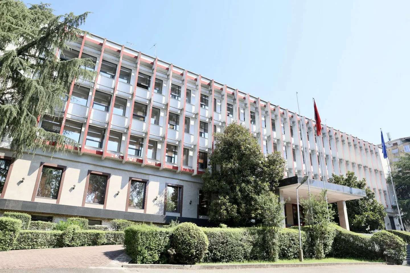 Tirana reagon për varrin masiv në Kalludër  Dëshmi e krimeve të luftës në Kosovë