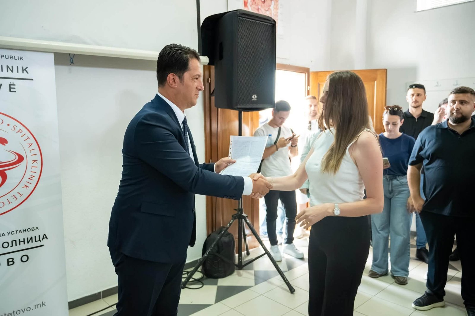 Zëvendëskryeministri i Parë  Bekim Sali  109 vendime për punësim në Spitalin Klinik të Tetovës  hap konkret për forcimin e sistemit shëndetësor