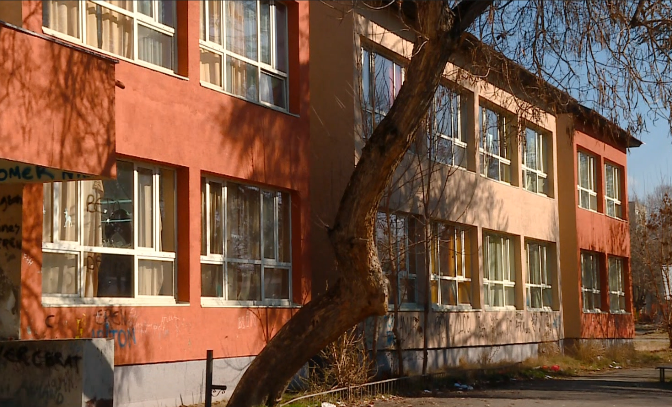 Shkolla  Penko  e Butelit mbyll paralelen me mësim në gjuhën shqipe