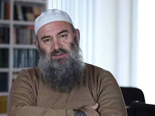 Reagon Bekir Halimi  Kam qenë hoxhë dhe pjesëmarrës në luftërat e UÇK së