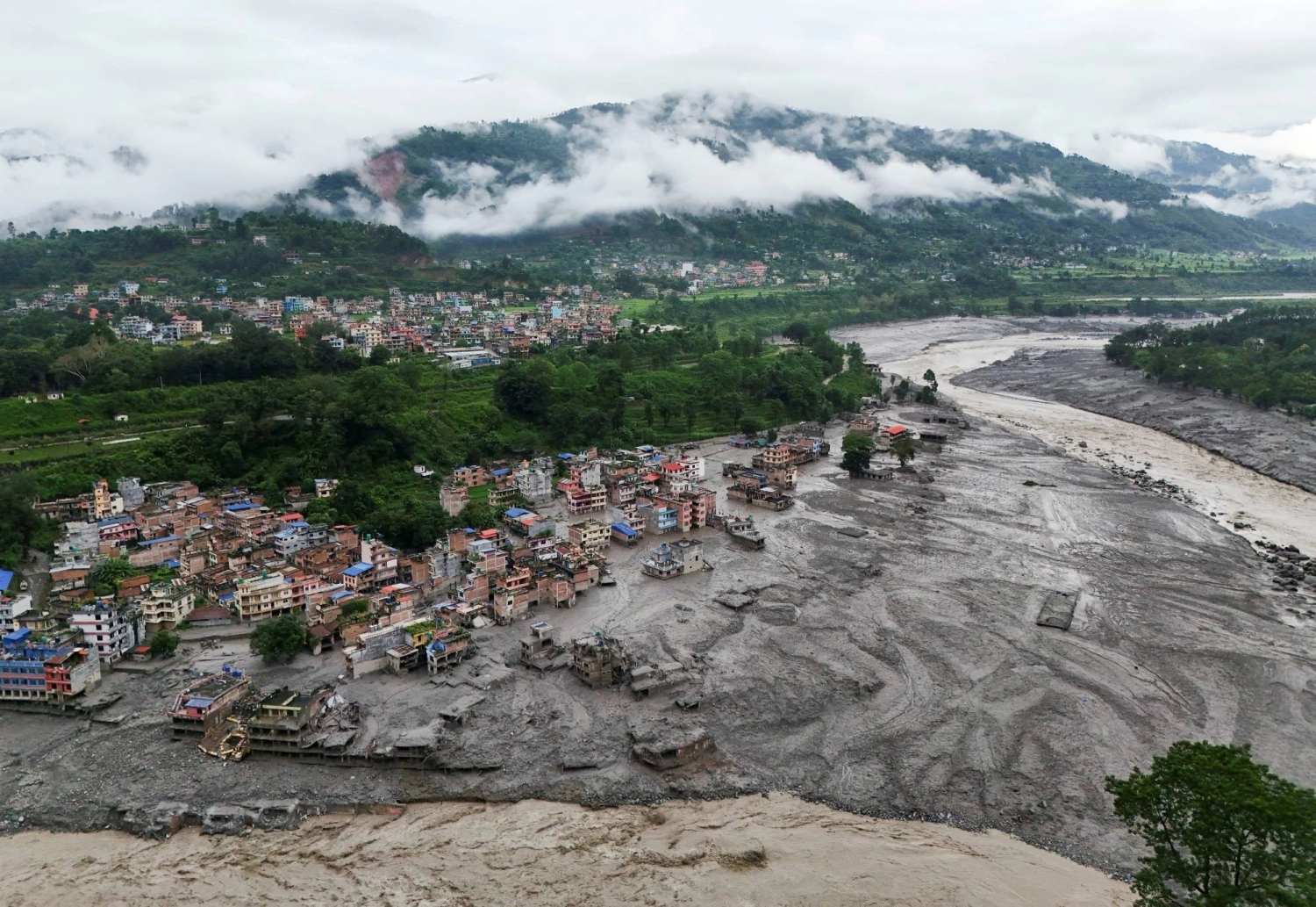 Përmbytje katastrofike në Nepal dhe Tibet  rreth 1 500 persona rezultojnë të zhdukur