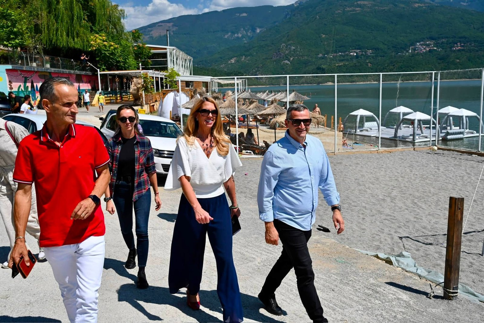 Përfaqësuesja e SHBA së viziton Liqenin e Dibrës  Mela promovon potencialet turistike