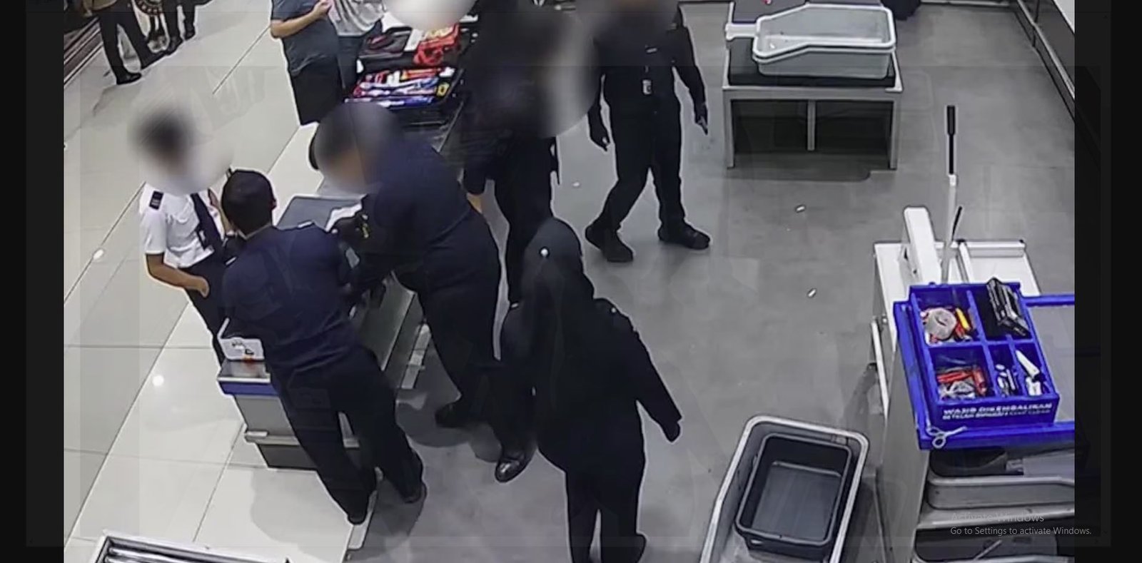 Arrestohet piloti  dyshohet se kontrabandoi mbi 70 mijë pilula ekstazi në Indonezi