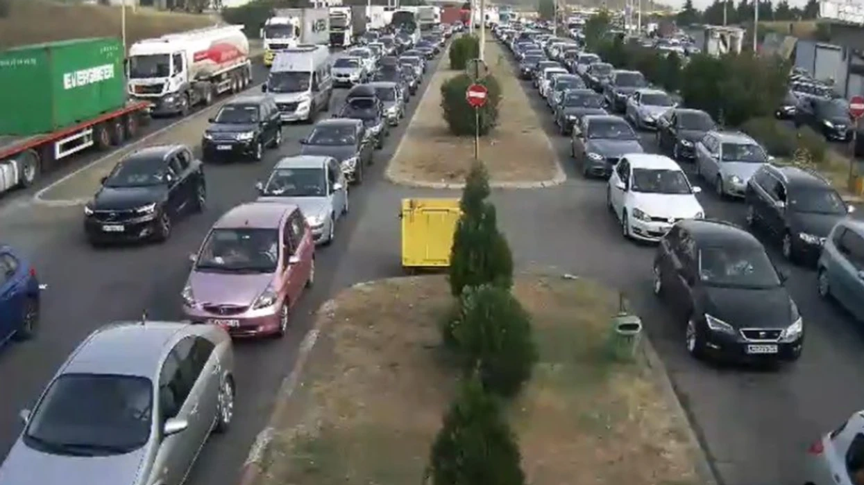 LAMM  Në vendkalimet kufitare  Tabanoc    Bogorodicë  dhe  Dojran  pritet rreth një orë