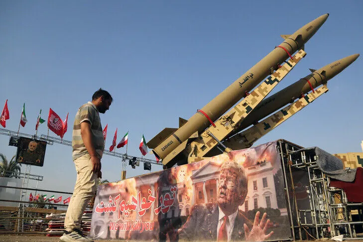 Irani mohon bisedimet me SHBA në  njofton bashkëpunimin me Omanin për Hormuzin