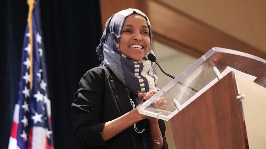 SHBA  Ilhan Omar fiton zgjedhjet paraprake të demokratëve në distriktin e 5 të të Minnesota s