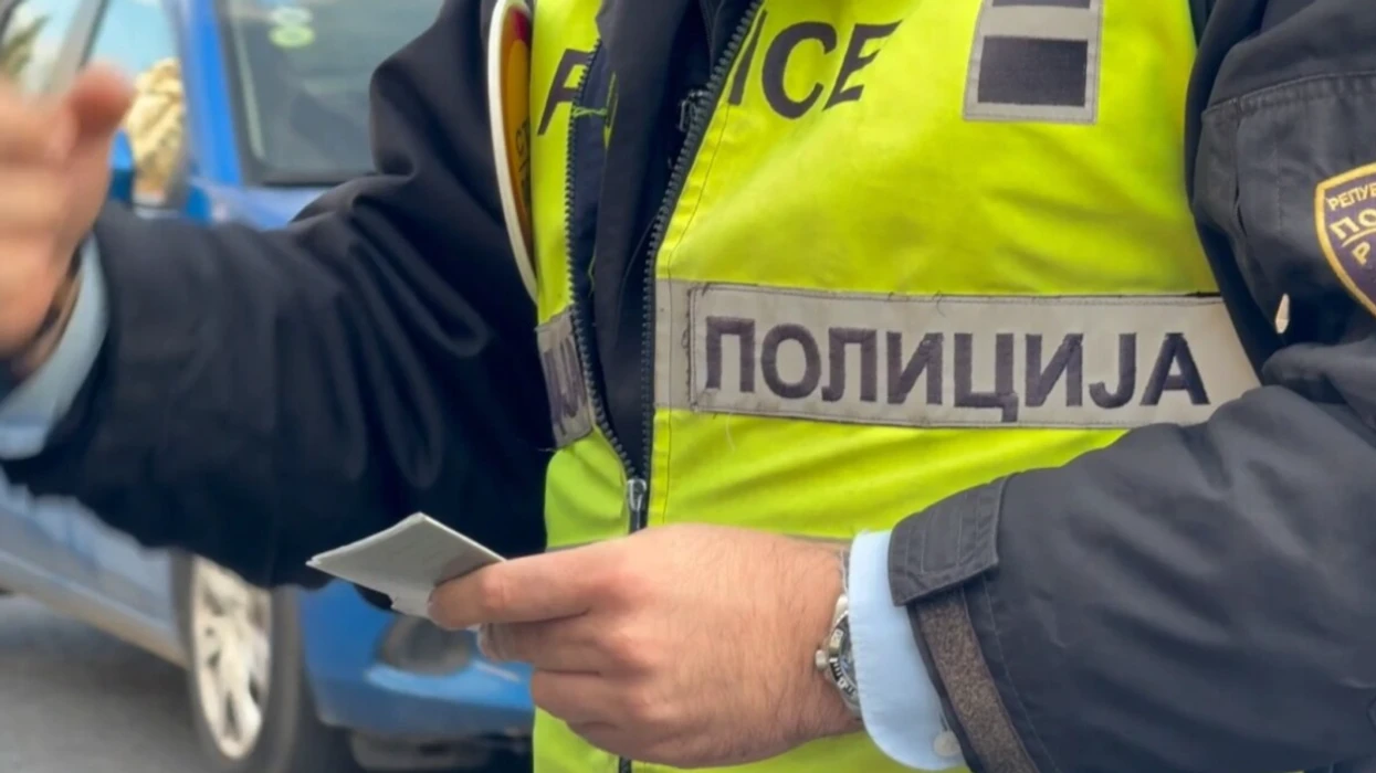 Policia ndalon 50 vjeçarin  në gjendje të dehur ecte në autostradën Gostivar Tetovë