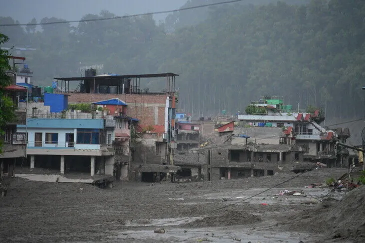 Kryqi i Kuq  Të paktën 10 000 familje humbën shtëpitë nga përmbytjet e befasishme  katastrofike  në Nepal