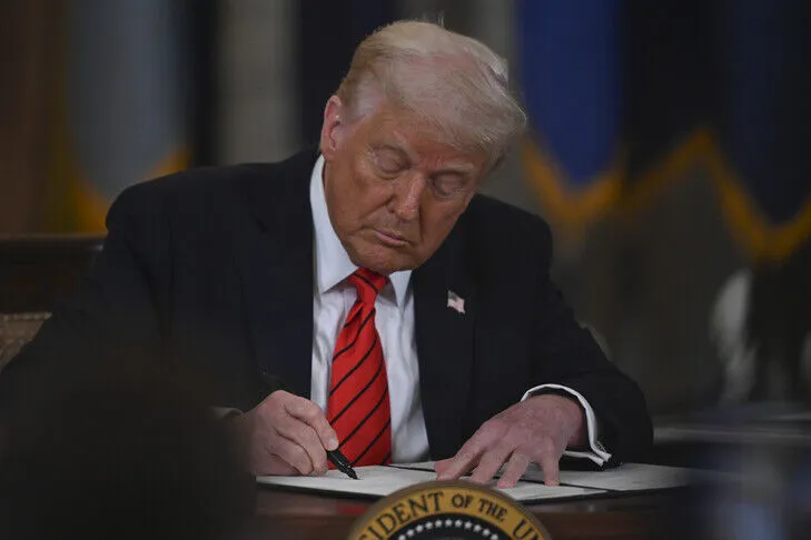 Trump nënshkruan urdhër për riemërtimin e Liqenit Ontario në  Liqeni Amerika 