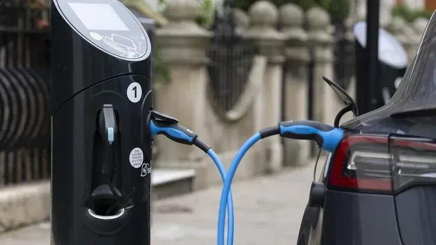 Francë  vjedhjet e telave të bakrit prekën 650 stacione të karikimit të automjeteve elektrike