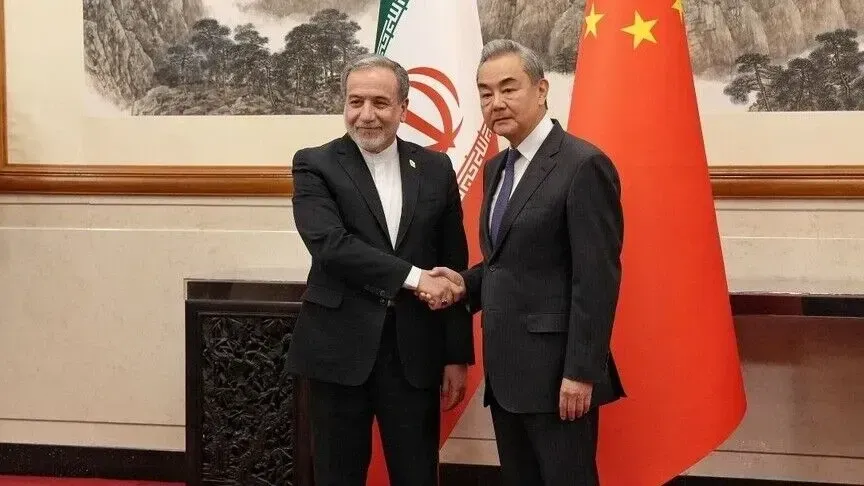 Ministrat e Jashtëm të Kinës dhe Iranit zhvillojnë takim në Pekin përpara samitit Xi Trump
