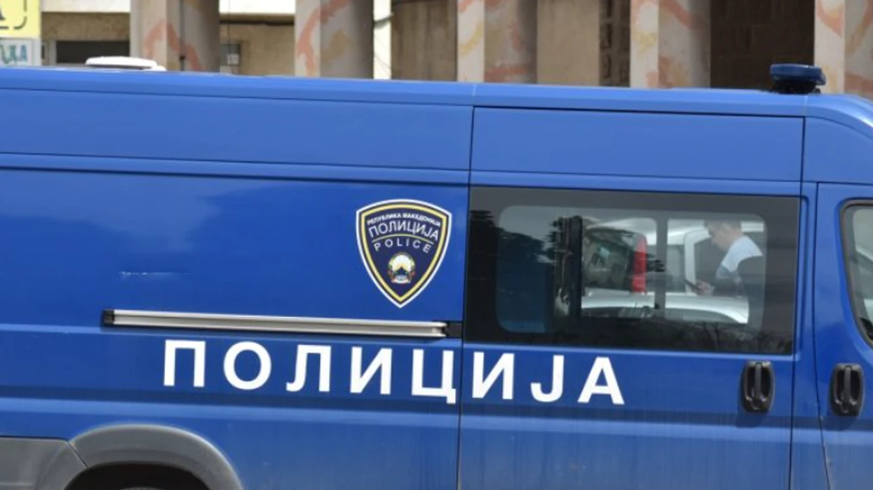 Bastisje në Shkup  kapen armë dhe lëndë narkotike