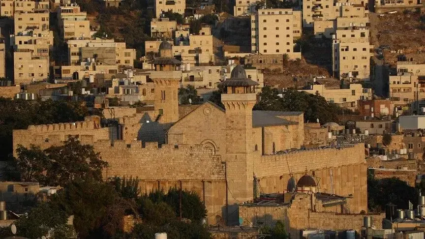 Izraeli mbyll xhaminë  Ibrahimi  për besimtarët muslimanë në Bregun Perëndimor