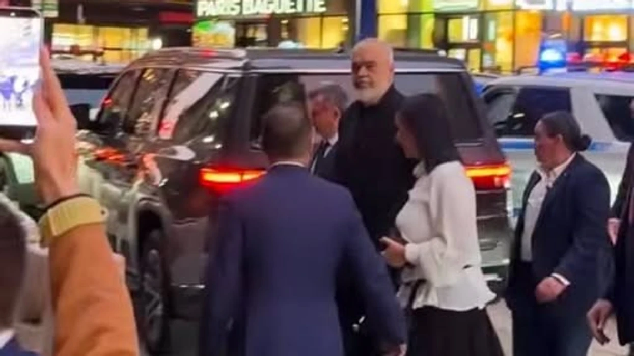  VIDEO   O kriminel  o mafia   shqiptarët qëllojnë me vezë Edi Ramën në SHBA