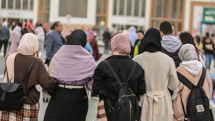 Italia miraton ndalimin e burkës në shkolla dhe kufizon numrin e nxënësve të huaj