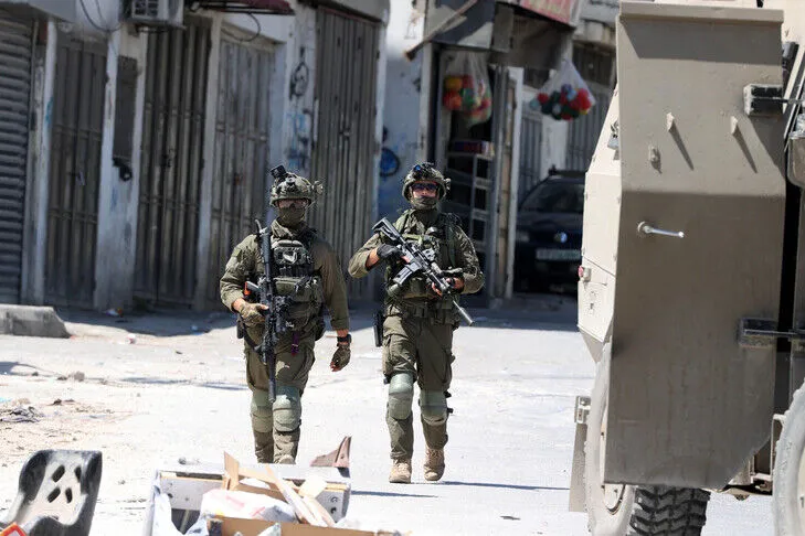 Ushtria izraelite bllokon aktivistët që të ndihmojnë palestinezët e rrethuar nga kolonët