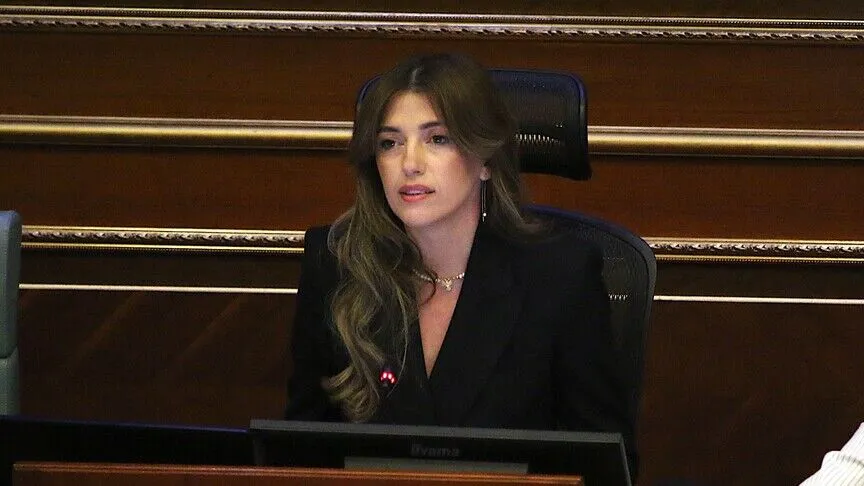 Albulena Haxhiu zgjidhet kryetare e Kuvendit të Kosovës