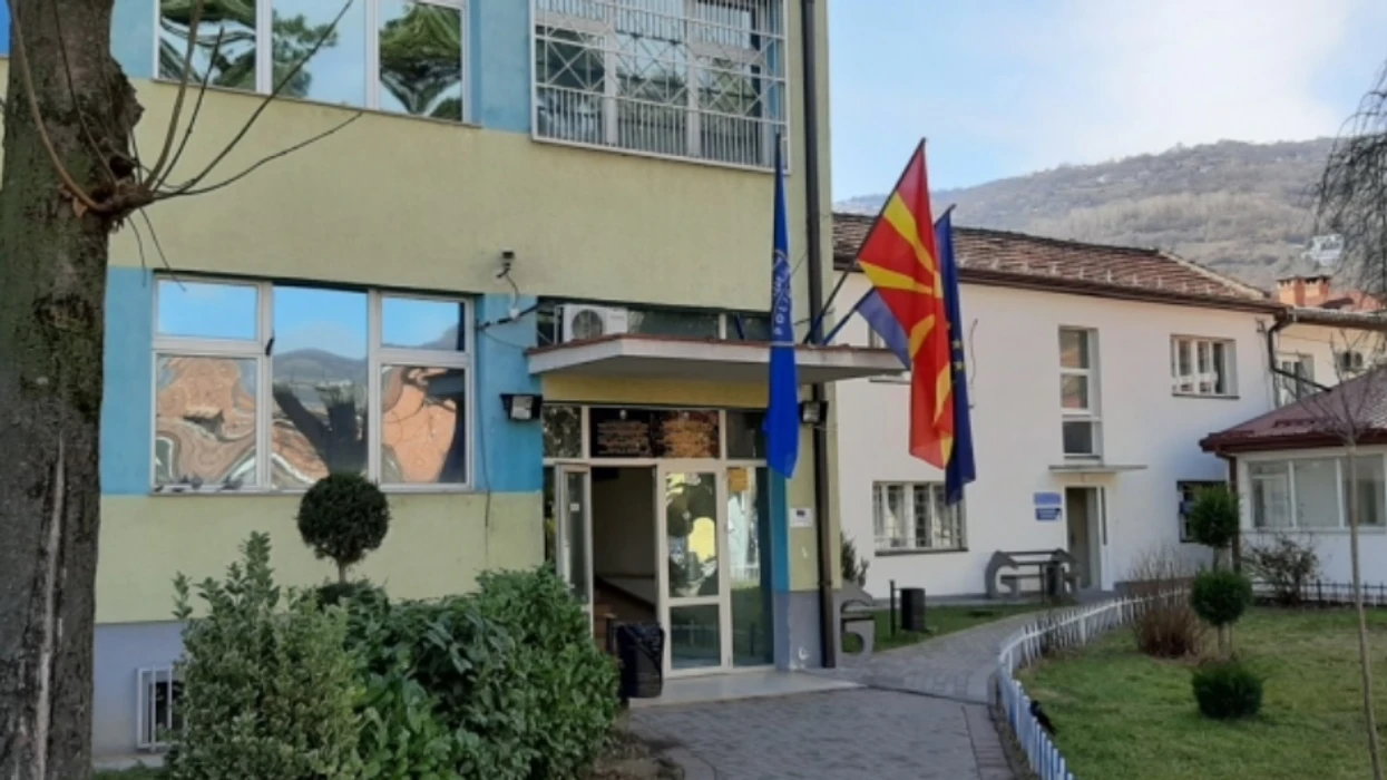 Pas videos së publikuar në rrjetet sociale  62 vjeçari nga Tetova dorëzohet në polici  dyshohet për dhunim të fëmijës nën 15 vjeç