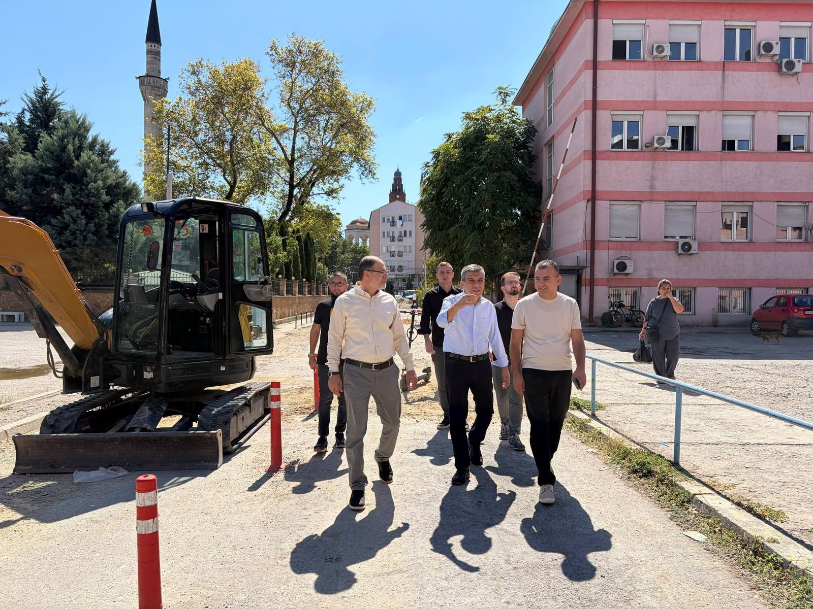 Kryetari i Komunës së Çairit  Izet Mexhiti  Sot  Remzi Hoxha   nesër rrugët e tjera në gjithë Çairin