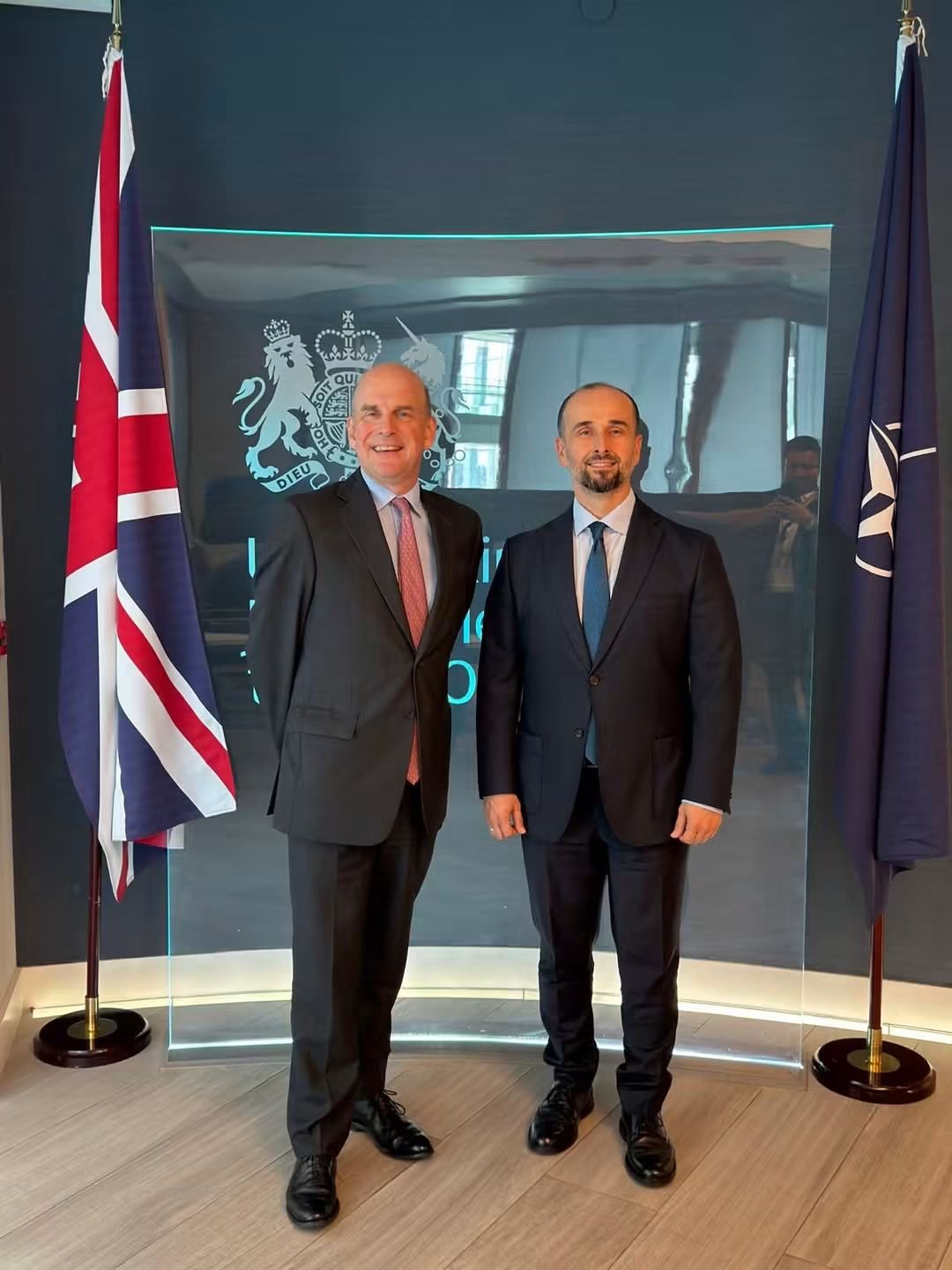 Ambasadori Orhan Murtezani zhvillon takim me Ambasadorin e Mbretërisë së Bashkuar në NATO