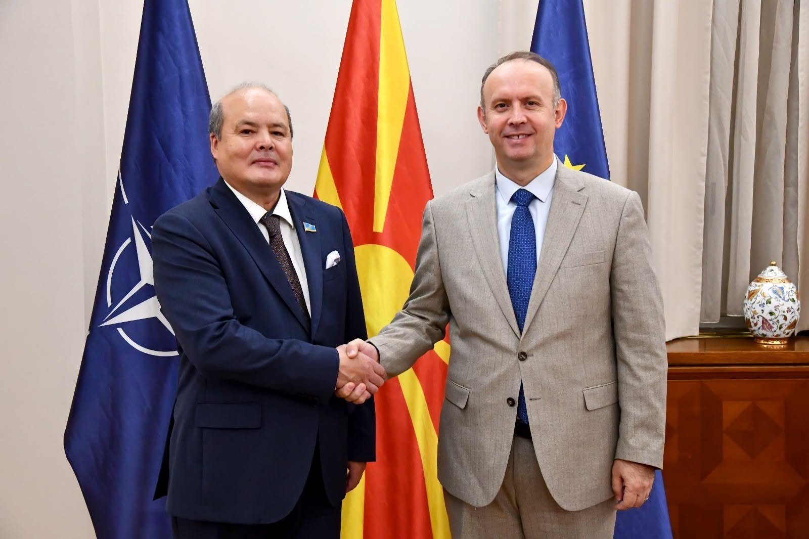 Afrim Gashi zhvillon takim lamtumirës me ambasadorin e Kazakistanit