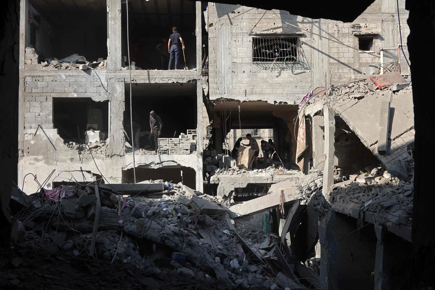Nëntë palestinezë të plagosur nga bombardimet izraelite në Rripin e Gazës  pavarësisht armëpushimit