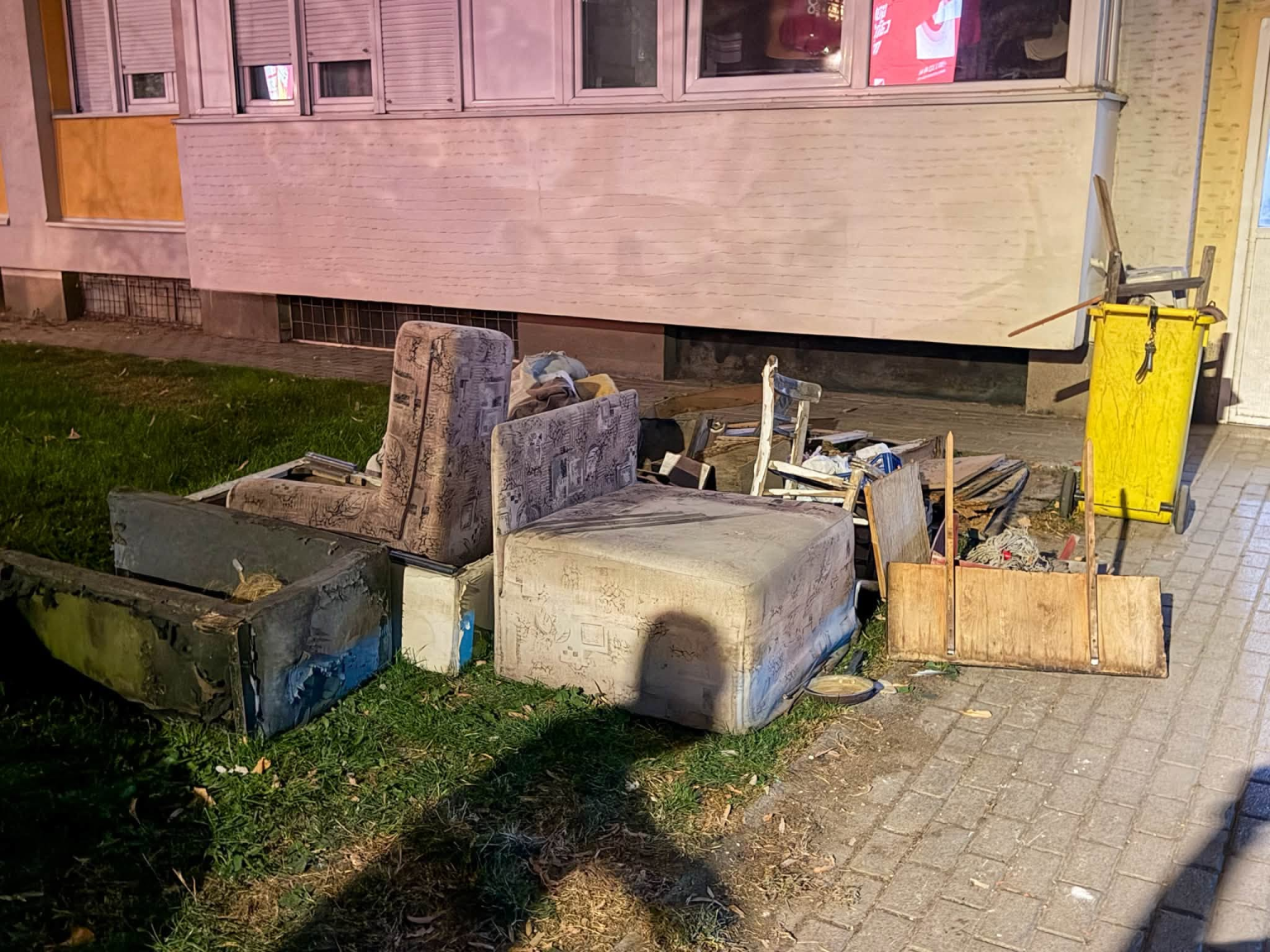 Hedhje tjetër e papërshtatshme e mbeturinave në Shkup  Gjorgjievski paralajmëroi kamera për zbulimin e autorëve