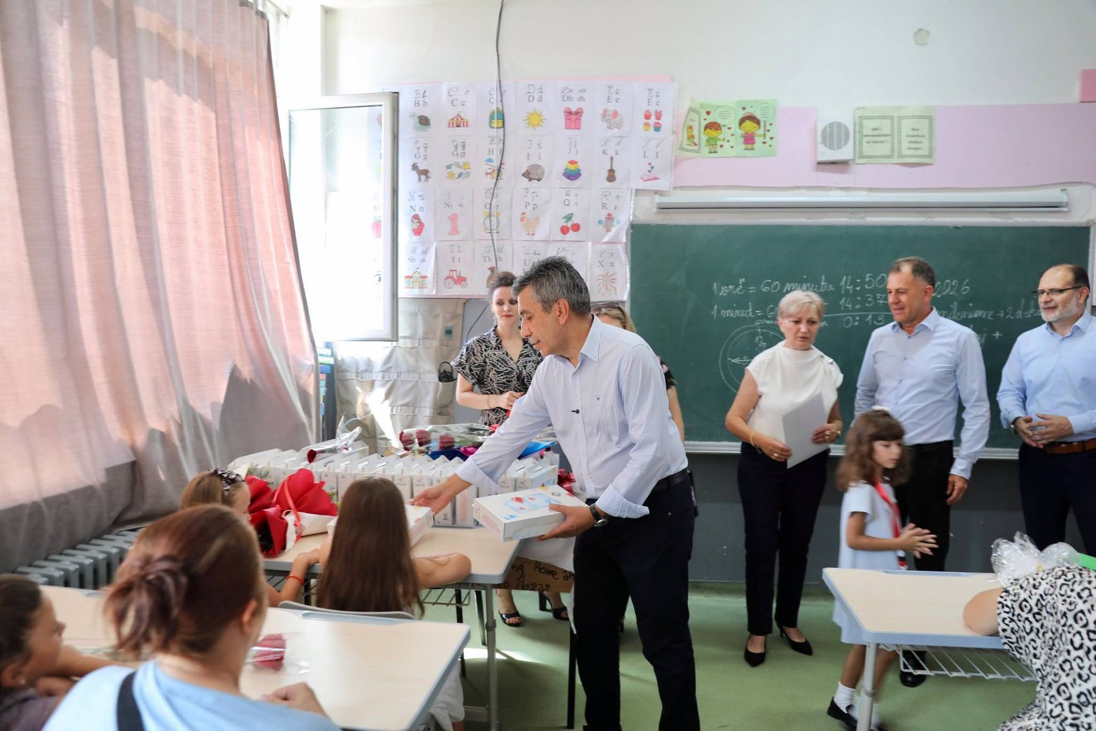 Mexhiti  Brenda nje viti kemi rinovuar 60  te inventarit ne shkollat fillore te Çairit