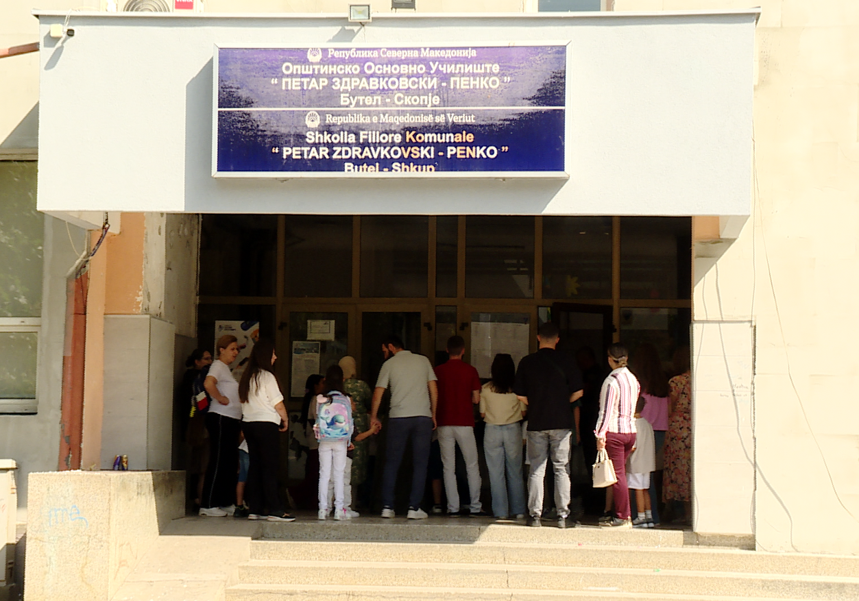 Penko merr vendimin për nxënësit nga Çairi   por jo për të gjithë