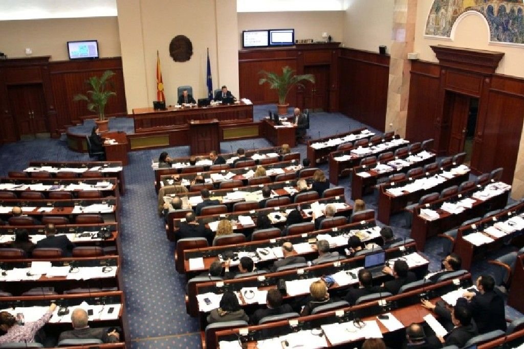 Koeficiente më të ulët për pagat e funksionarëve  propozimi kalon komisionin  shkon në seancë plenare