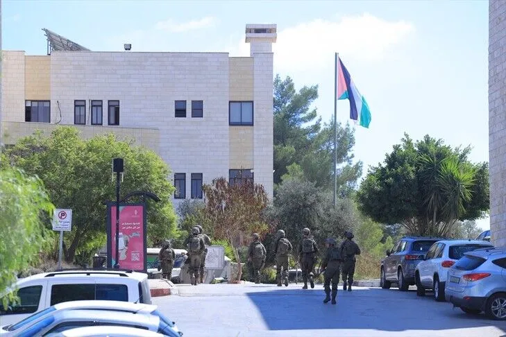 Ushtria izraelite bastis kampusin universitar në Bregun Perëndimor të pushtuar