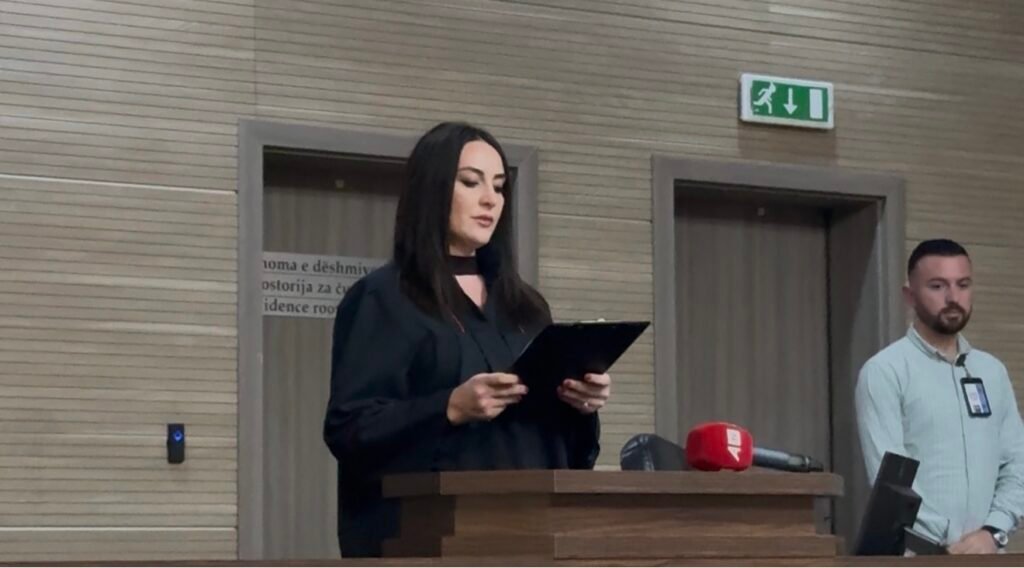 Tetovari fajtor për thirrjen kundër EULEX it   6 muaj burgim i zëvendësohen me 3 600 € gjobë  dëbohet për një vit nga Kosova
