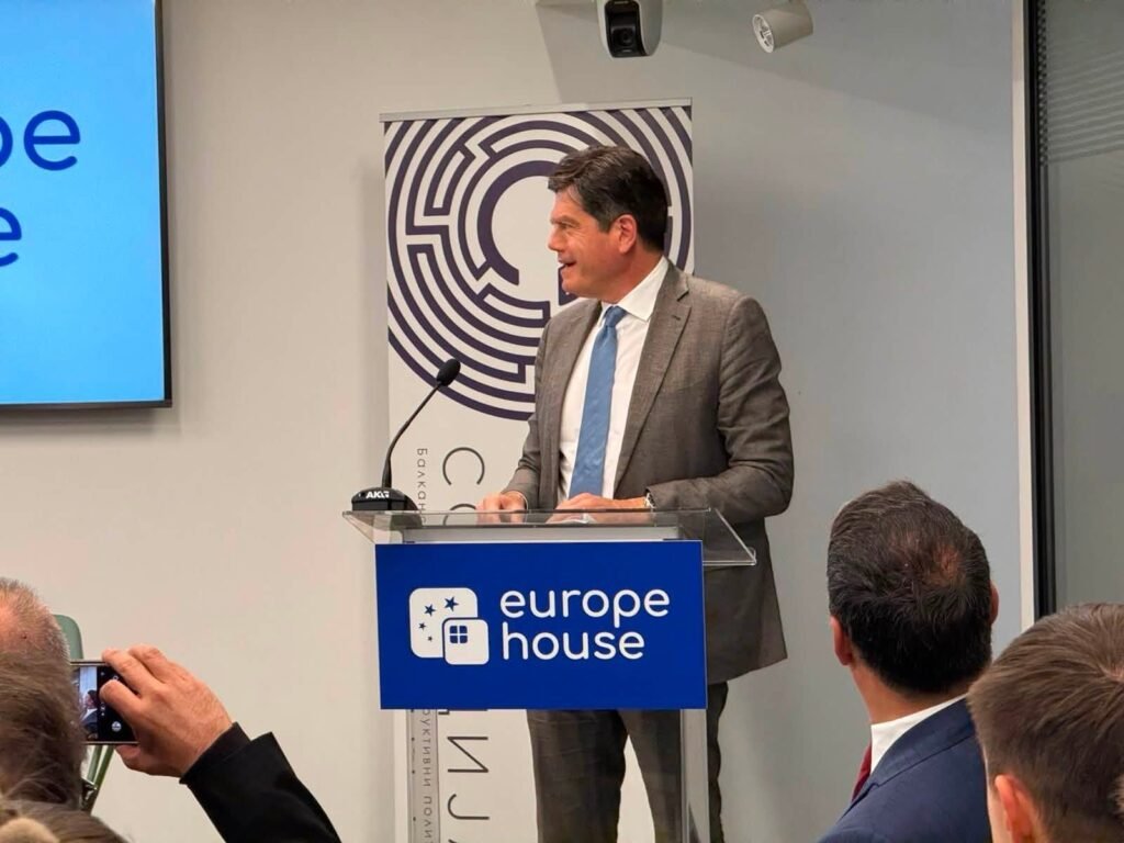 Euroambasadori Rokas paralajmëroi 40 milionë euro shtesë për forcimin e kapaciteteve ushtarake të RMV së