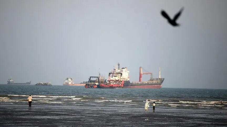 Irani  Një supertanker që transportonte mbi 2 milionë fuçi naftë goditi një minë pranë Hormuzit
