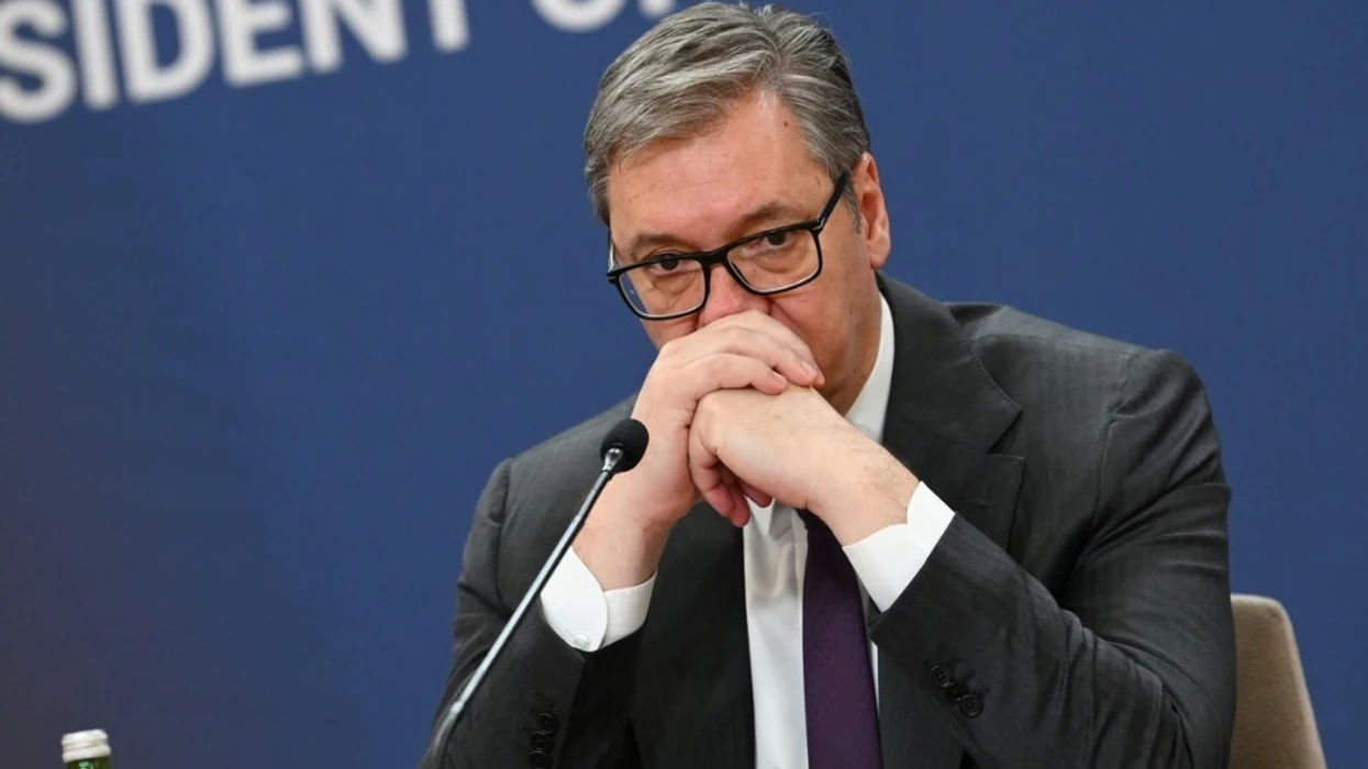 Pesë ditë para zgjedhjeve në Serbi  Vuçiq e pranon se është duke humbur