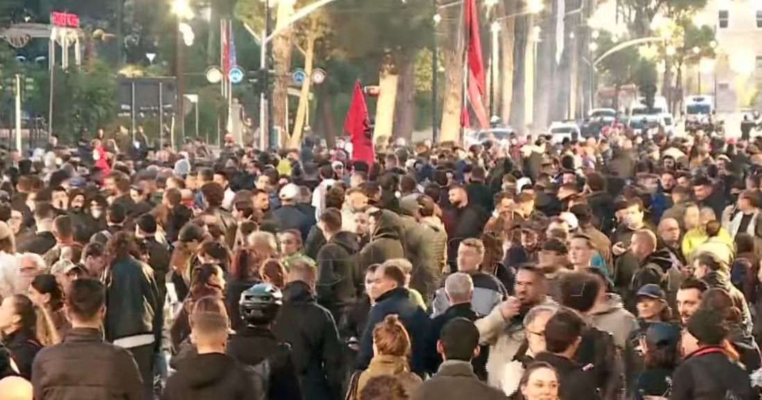 Dita e 14 të e protestave kundër Ramës  studentët nuk tërhiqen  Mblidhen sërish në orën 14 00 para Ministrisë së Arsimit