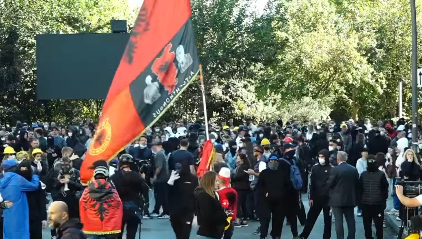 Protestat në Tiranë  Rama  mbyll kufirin  me Maqedoninë e Veriut