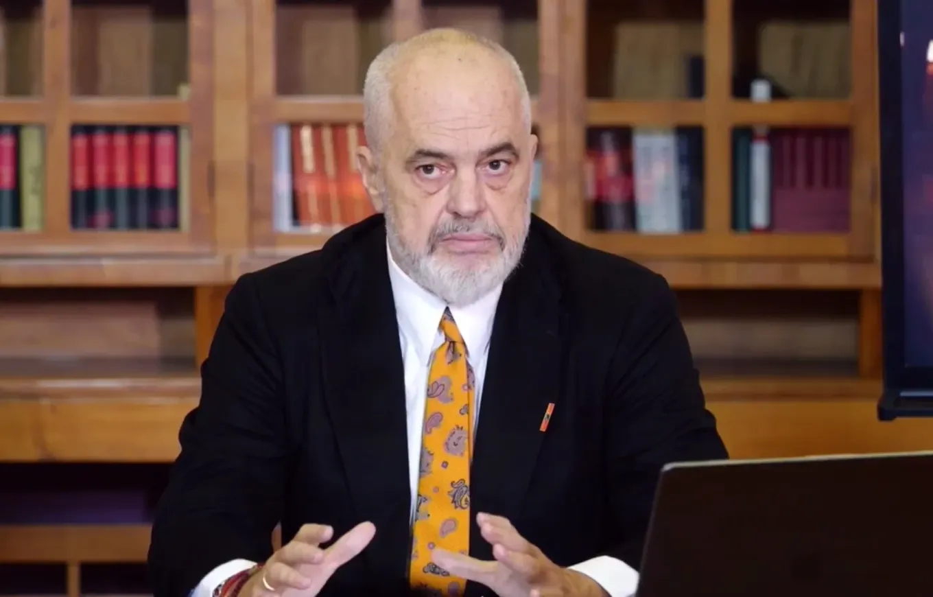 Rama s jep dorëheqje  prezanton buxhetin e ri me ulje të TVSH së e shtesa në pensione