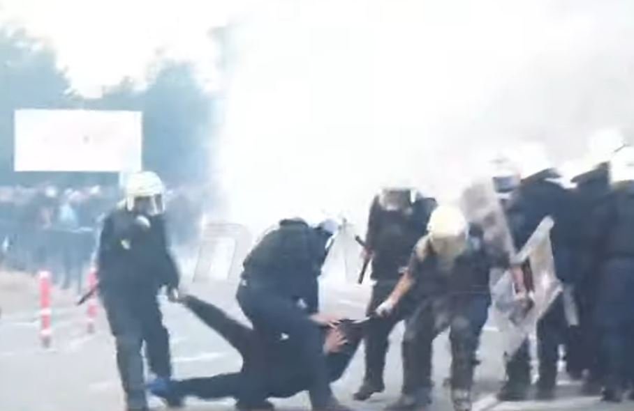 Studentët në protestë masive kundër regjimit Rama  studentja  Nuk kemi kërkesa  por arsye për të protestuar kundër qeverisë 