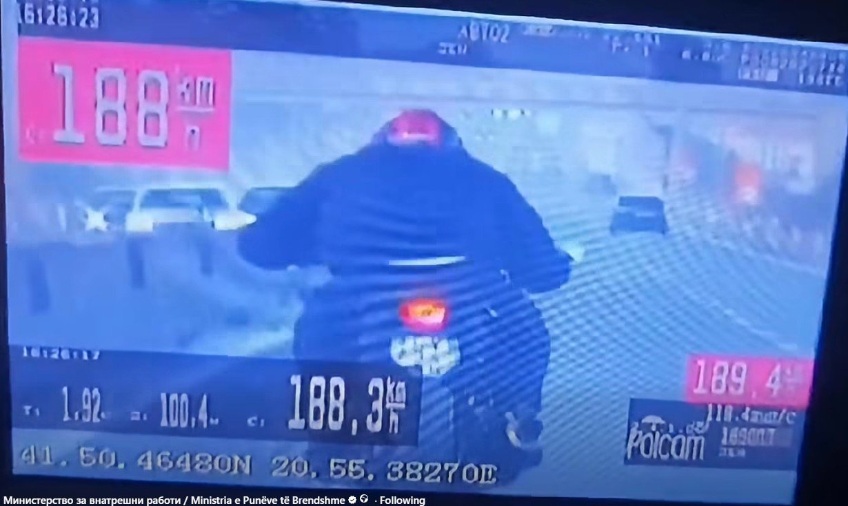  VIDEO  Me automjet policor të posaçëm kapet një motoçiklist që po voziste me 188 km h në autostradën Gostivar Tetovë