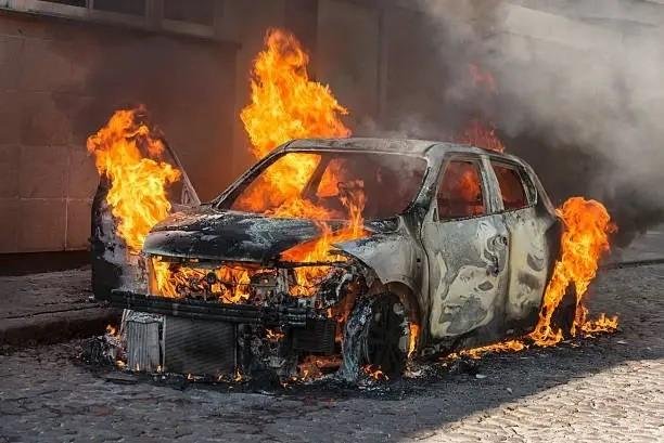 Natë zjarresh në Shkup  Digjen automjete në Gjorçe Petrov dhe Aerodrom
