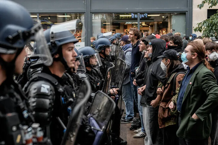 Francë  hapen 36 hetime mbi sjelljen e policisë gjatë protestave të nxënësve