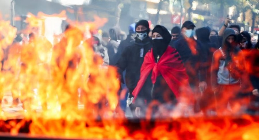 dita-e-peste-e-protestave-ne-shqiperi-i-behet-thirrje-diaspores-te-bashkohet