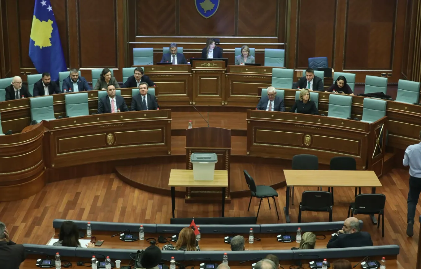 Kosovë  nis votimi për presidentin